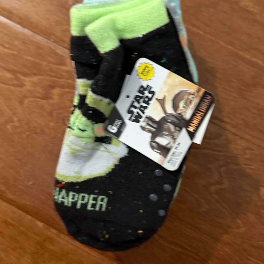 NWT size 3T-5T Star Wars Mandalorian  Safety Socks 6 pack